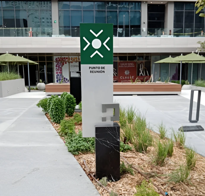 Totem de seguridad punto de reunion