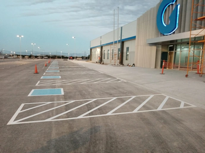 Pintura en estacionamiento